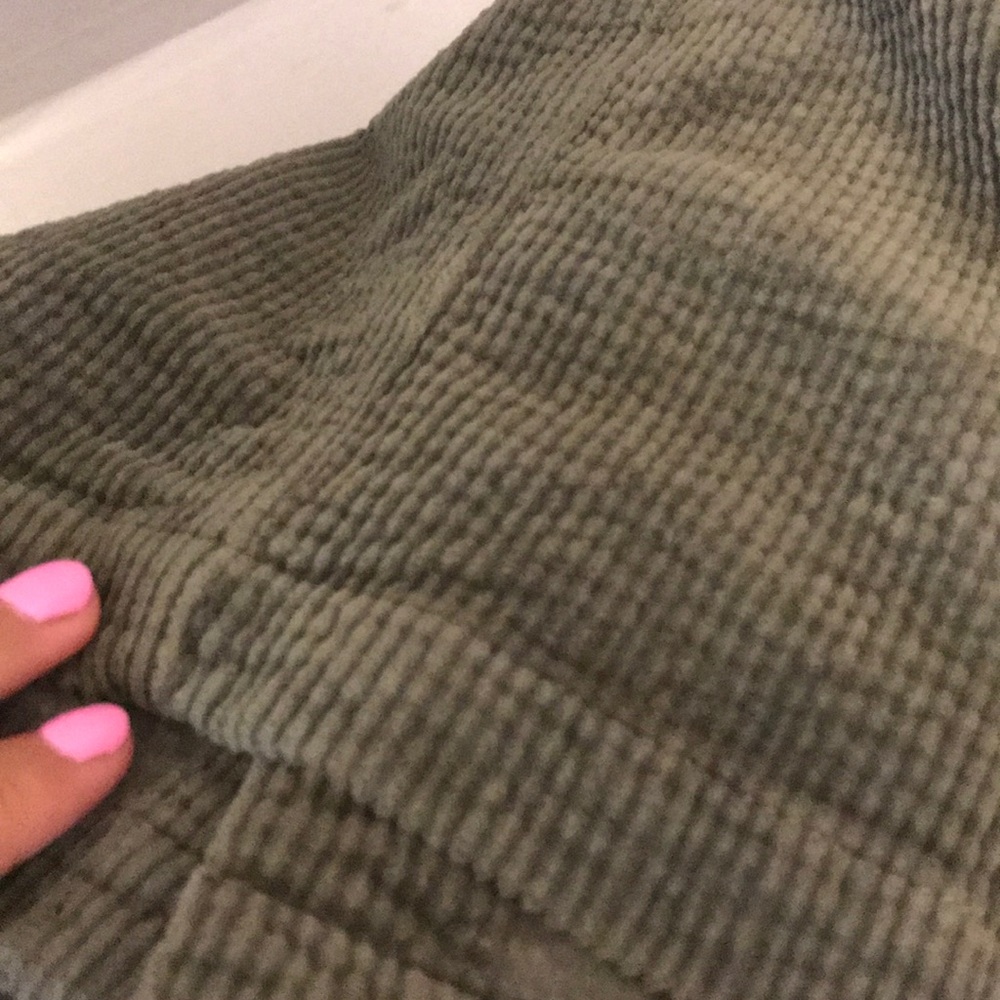 Lightly worn green button skirt - Picture 4 of 4